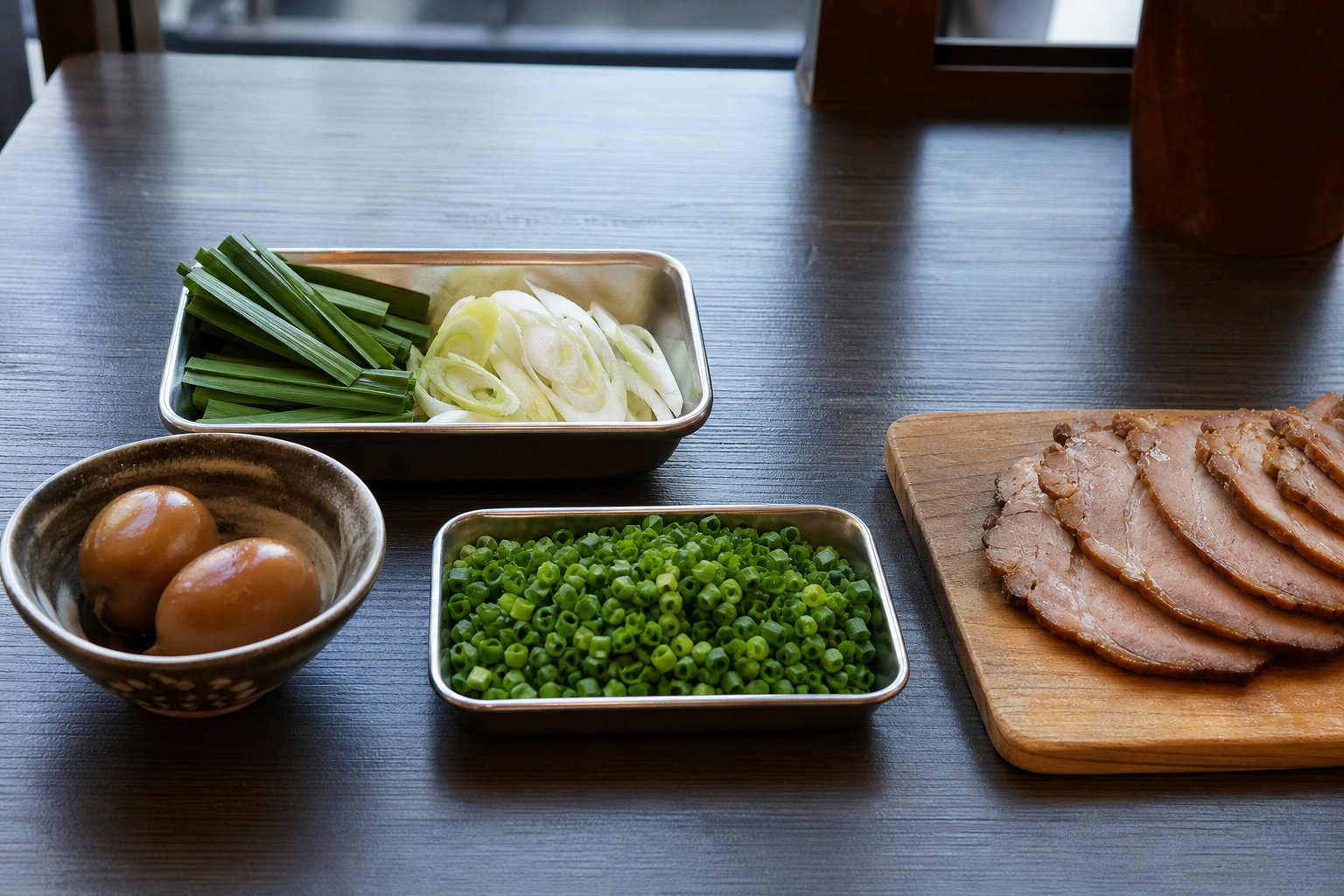 麺とスープの仕込みの様子